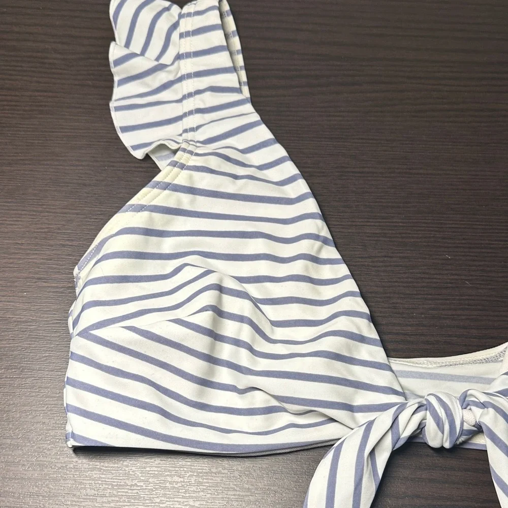 EUC COCOSHIP Grey and White Striped Top w/ Front-Tie Closure 🌙 - Picture 5 of 7